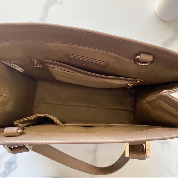 Danier Leather Shoulder Bag - Picture 6 of 8